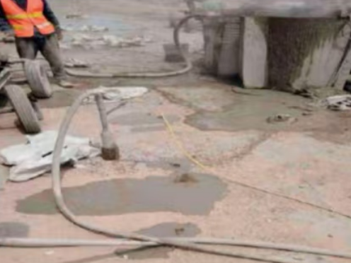 平房水泥混凝土路面板底注浆技术 路面脱空注浆整治方案